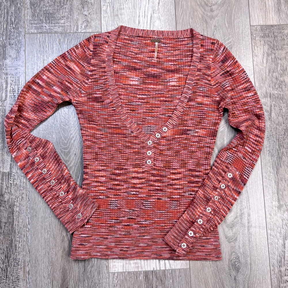 Free People lightweight stretchy sweater top. Sz M